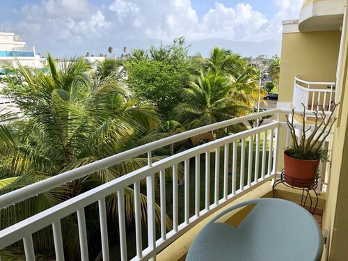 Newly Remodeled Beach Access Penthouse Apartment