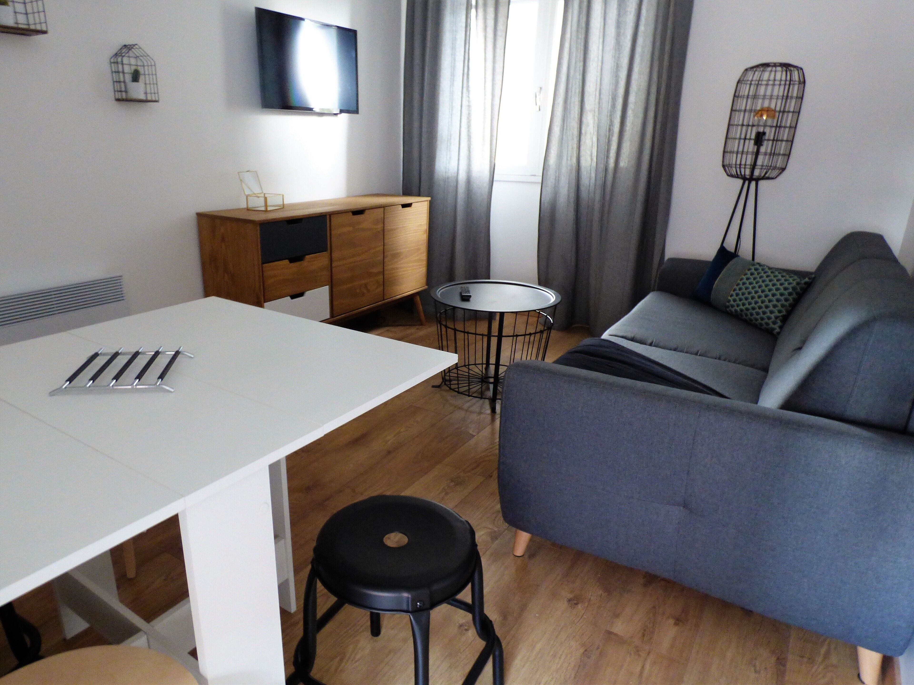 24-tums LCD-tv med digitalkanaler och tv