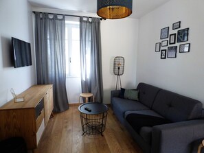 24-inch LCD TV with digital channels, TV - Les Hauts de Malirat (Capdenac-Le-Haut)