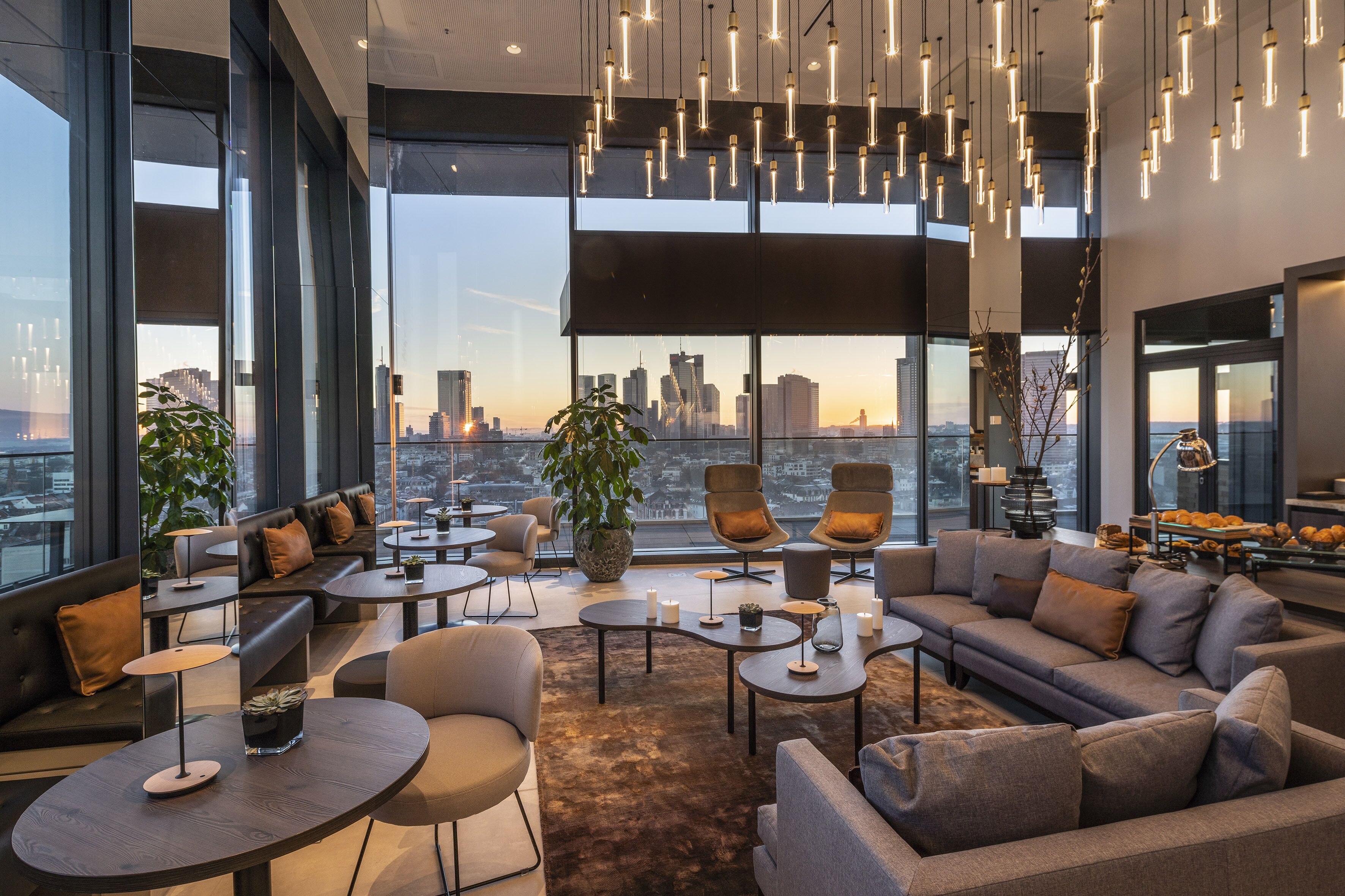 Minibar, caja de seguridad en la habitación y cortinas blackout 