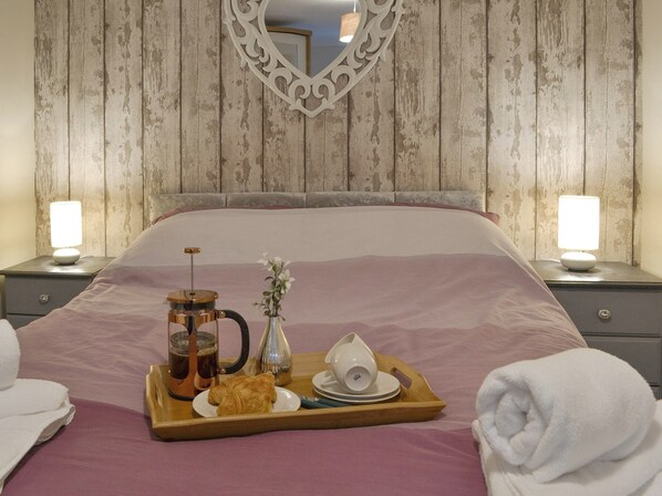 1 quarto, Wi-Fi de cortesia, roupa de cama