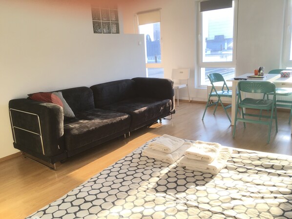 Standard Apartment | Living area | TV - Apartament typu Standard - ul. Hoża 40 (Warsaw)