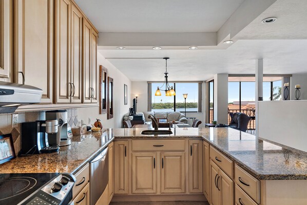 Fridge, microwave, oven, stovetop - Beautiful updated 3rd floor condo with open floor plan and lovely water views (St. Petersburg)