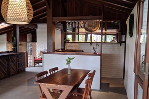 包含每日自助早餐