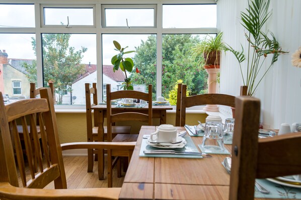 每日供应欧陆式早餐(每人 GBP 3.00)