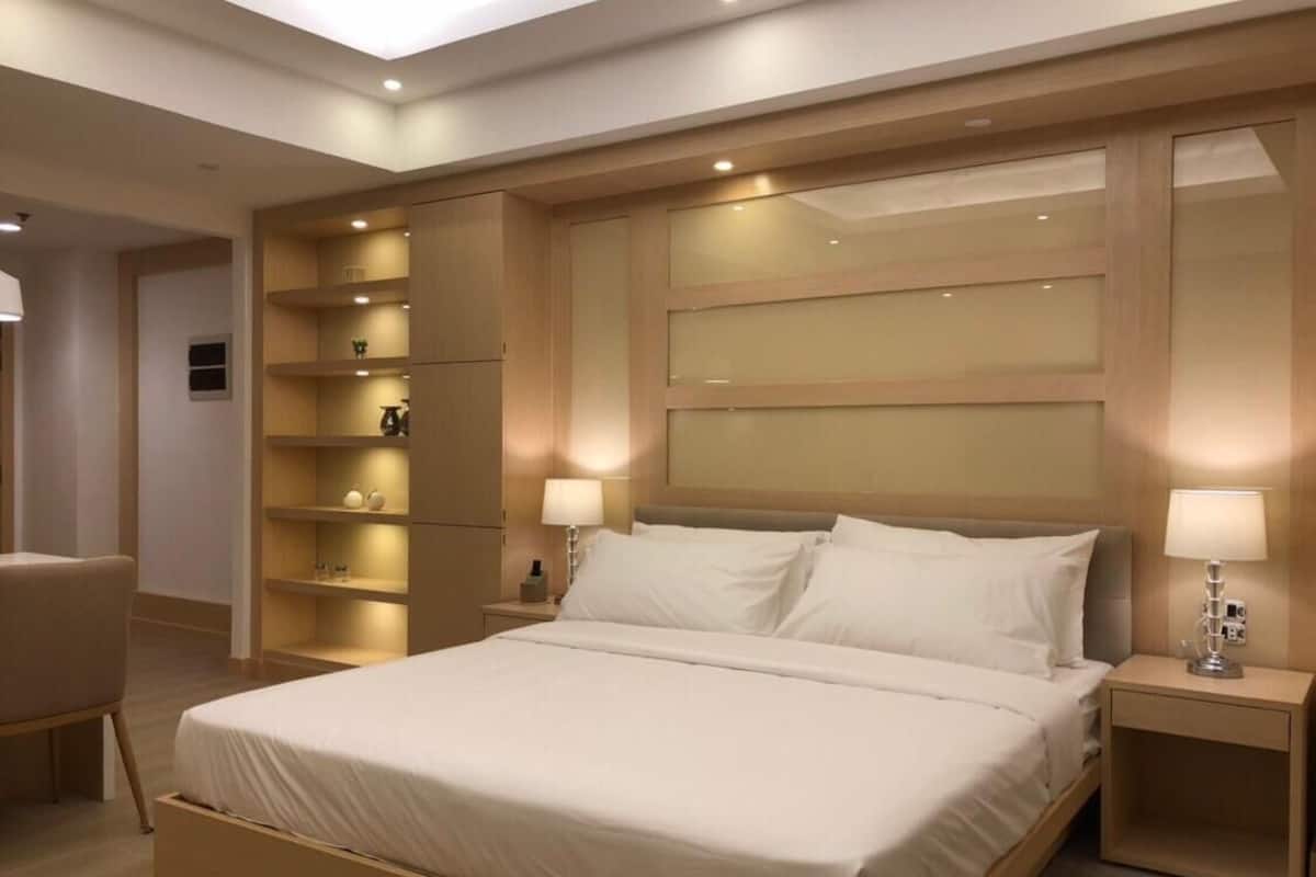Superior Studio Suite | Hypo-allergenic bedding available, blackout drapes, iron/ironing board