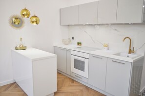 Design Apartment | Private kitchenette - Apartament Superior-Aleja Wyzwolenia 3-5 (Warsaw)