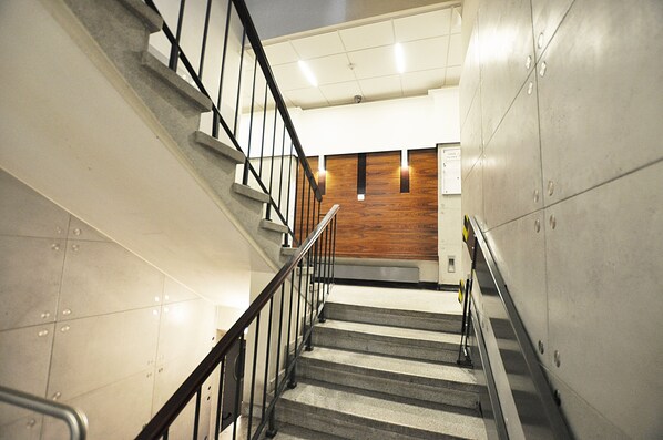 Staircase - Apartament Superior-Aleja Wyzwolenia 3-5 (Warsaw)