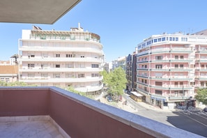 Superior Double Room, Shared Bathroom | City view
