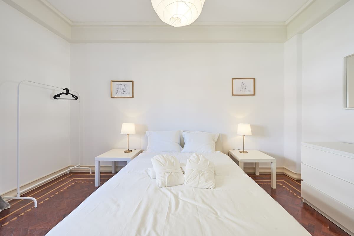 Double Room, Shared Bathroom | Langsir/tirai gelap terus, kalis bunyi, Wi-fi percuma, cadar katil