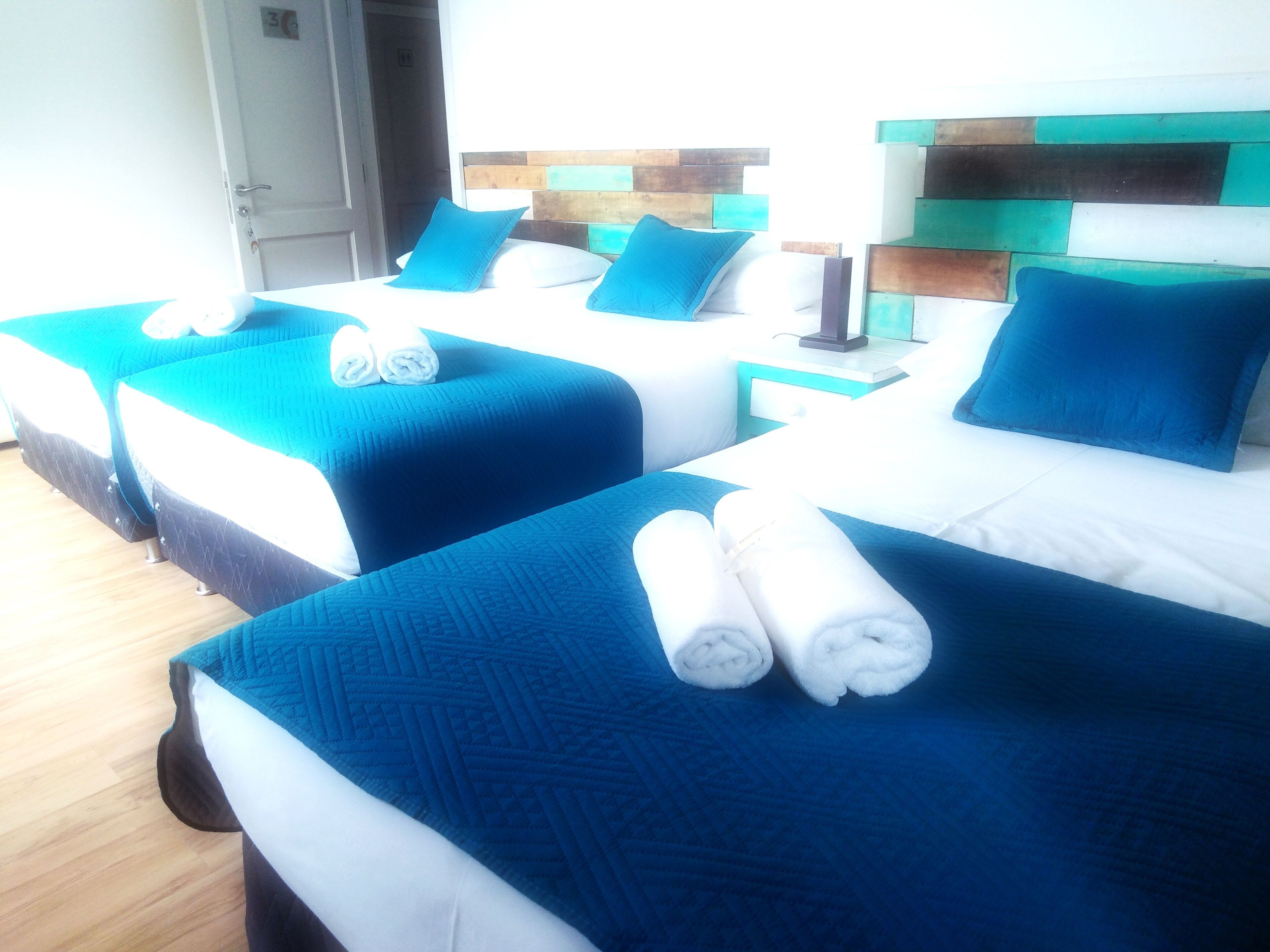 6 habitaciones, caja de seguridad en la habitación y wifi 