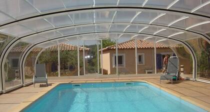 Villa 2 ch. 5 p. climatisée avec piscine partagée, chauffée et couverte