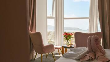 Room 7 - Double En-suite Seaview Room | Individually decorated, individually furnished, laptop workspace