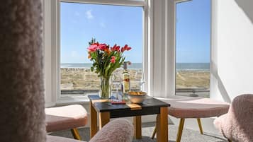 Room 7 - Double En-suite Seaview Room | Individually decorated, individually furnished, laptop workspace