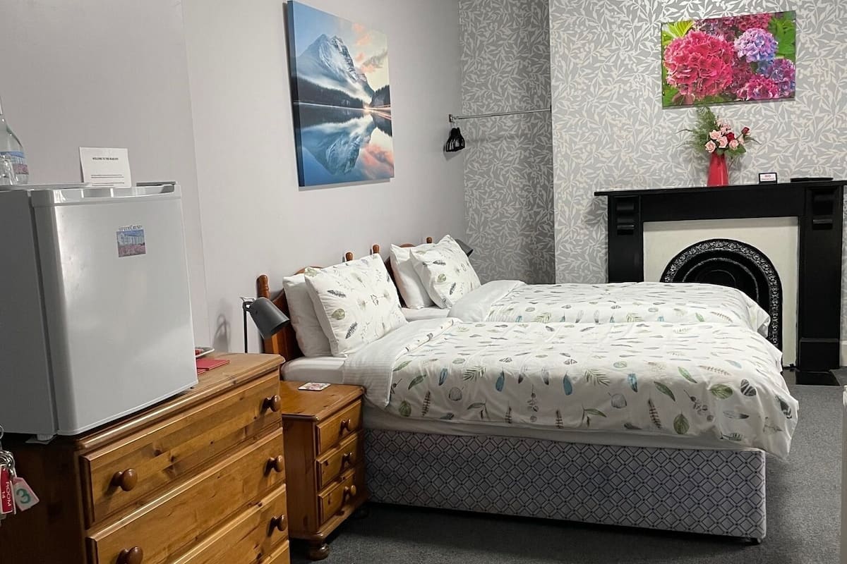 Room 1- Twin En-suite