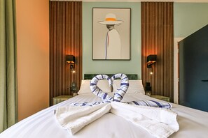 Room 3 - Double En-suite Seaview Room | Individually decorated, individually furnished, laptop workspace - Seascape Guest House (Barmouth)