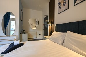 Room 6 - Double En-suite Hillview Room | Yksilöllisesti sisustettu, yksilöllisesti kalustettu