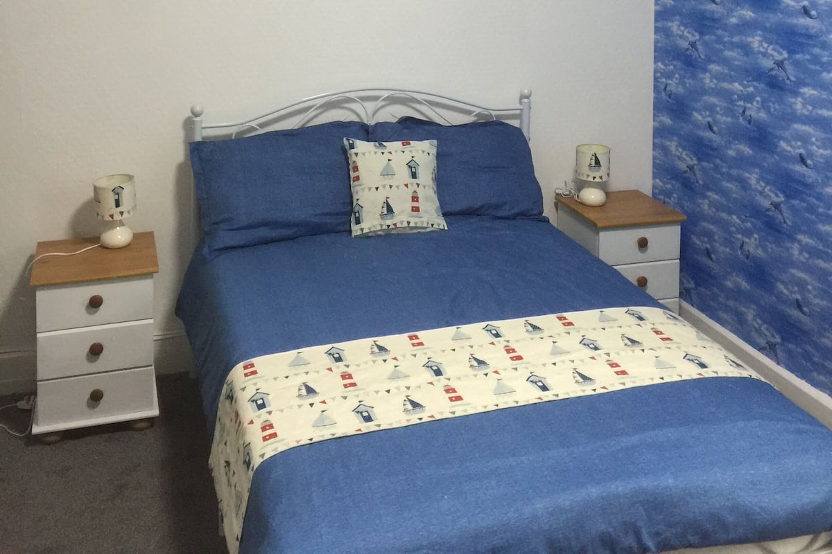 Room 6 - Double En-suite Hillview Room
