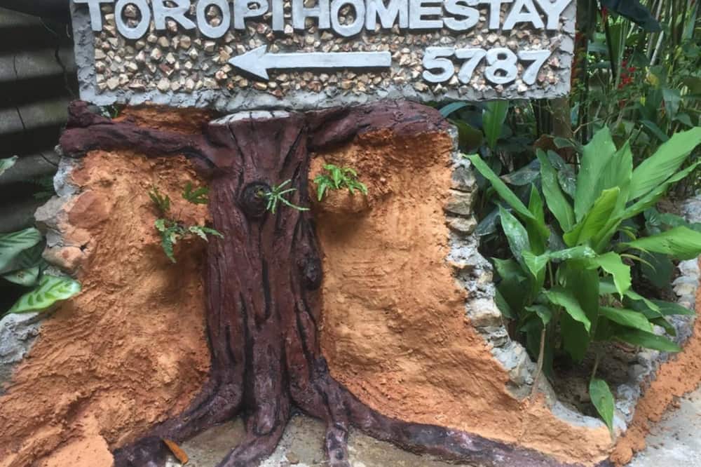 toropi homestay