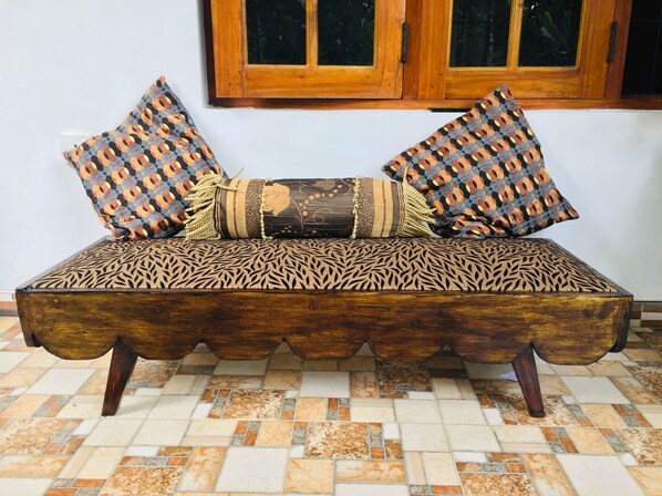 32-inch LED TV with satellite channels, TV, fireplace - toropi homestay (Udunuwara)