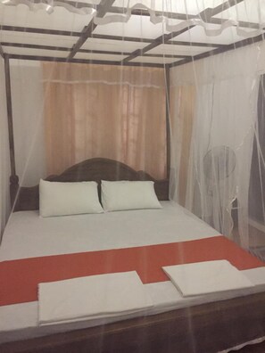 In-room safe, desk, soundproofing, iron/ironing board - toropi homestay (Udunuwara)