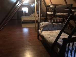 2 slaapkamers, een strijkplank/strijkijzer, wifi, beddengoed