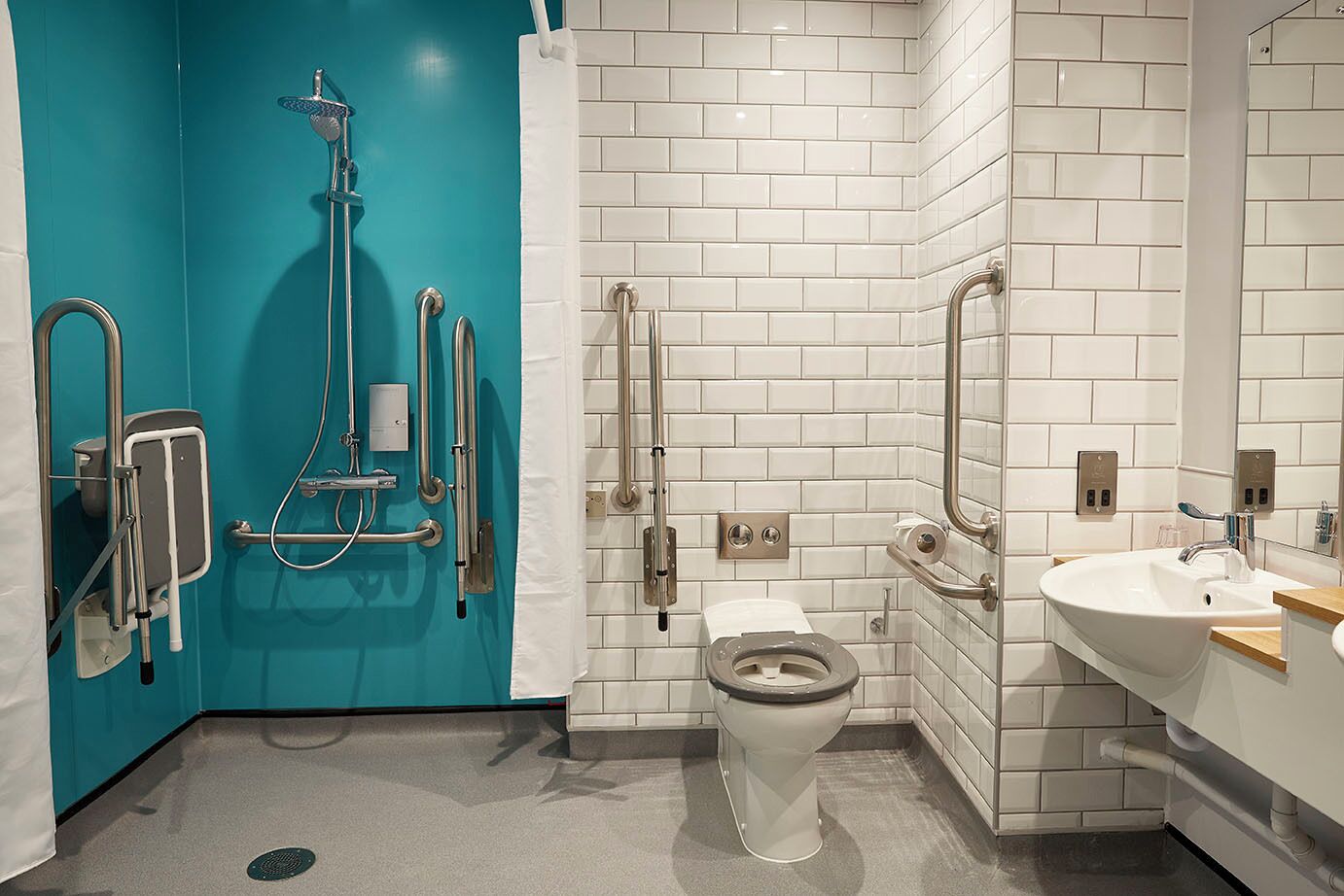 comfort twin room | bathroom | towels