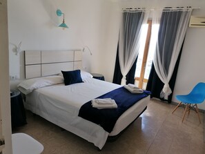 Phòng đôi, ban công, quang cảnh biển | Bộ trải giường