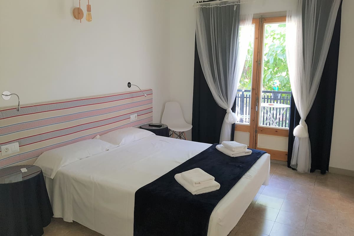 Double Room, Balcony, Pool View | Bed sheets