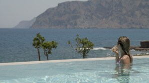 Infinity-Pool