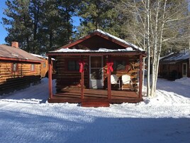 Traditional Cabin (1) | Down comforters, free WiFi, bed sheets