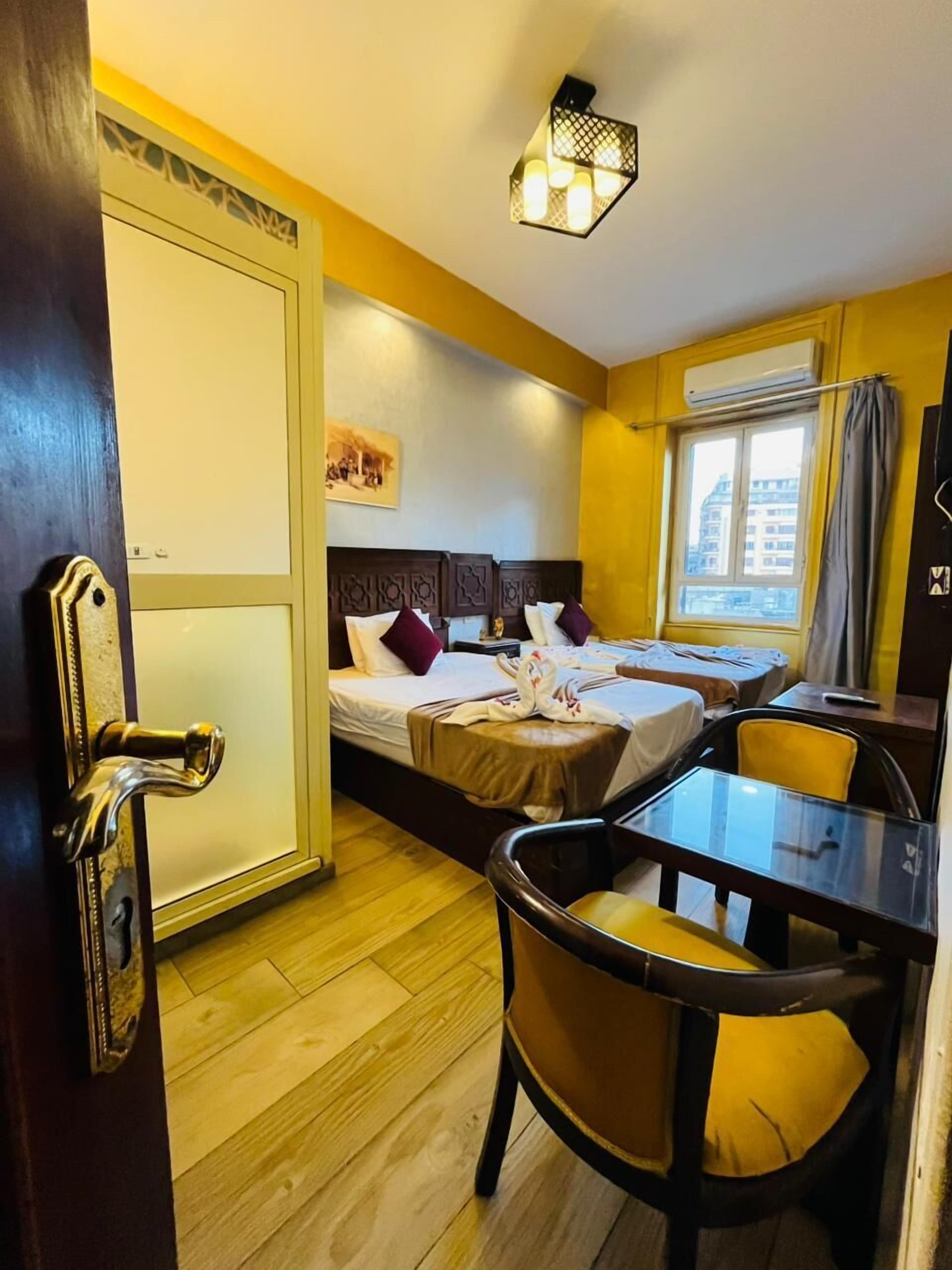 高級雙床房, 城市景觀 | 迷你吧、客房內保險箱、書桌、遮光布/窗簾