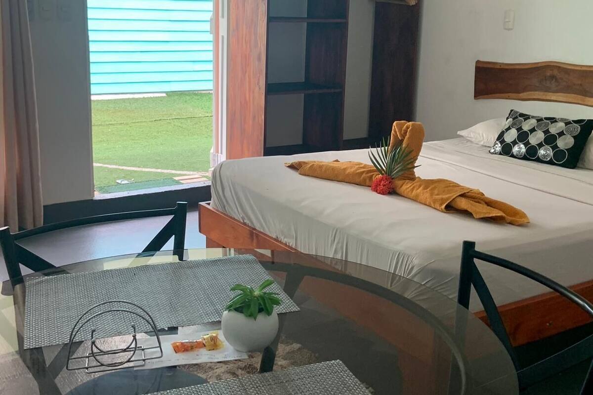 Studio, 1 Queen Bed, Kitchen, Garden View | WiFi (free), individually decorated, individually furnished