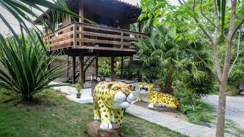 Traditional Room | 1 bedroom, premium bedding, minibar, desk