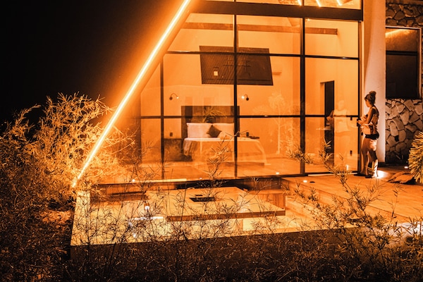 Ropa de cama de alta calidad, minibar, escritorio y wifi gratis