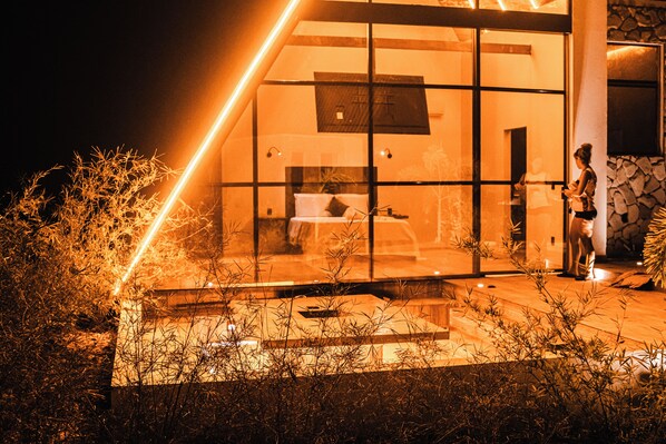 Luksusrom | Sengetøy av topp kvalitet, minibar, skrivebord og wi-fi (inkludert)