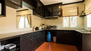 Fridge, microwave, stovetop, electric kettle