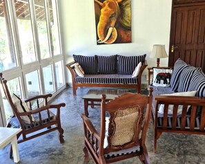 Biệt thự Cao cấp, 3 phòng ngủ, quang cảnh biển, sát bãi biển | Khu phòng khách