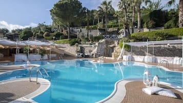 Indoor pool, 2 outdoor pools, open open 24 hours a day, pool loungers