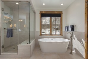 Douche, serviettes fournies