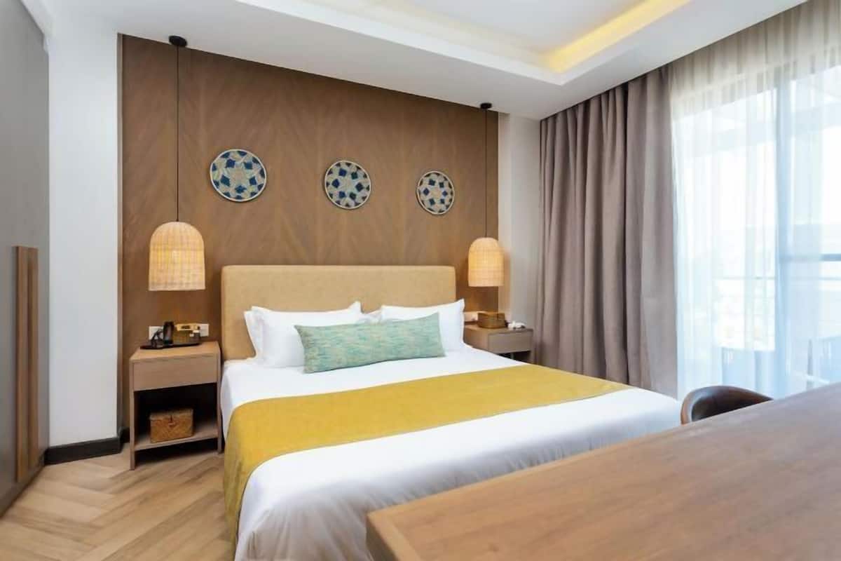 Premium bedding, minibar, in-room safe, soundproofing