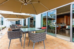 Breakfast, lunch and dinner served - Ulwazi Place Hotel By Trianum (Nairobi)