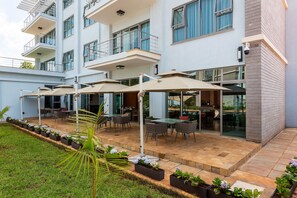 Breakfast, lunch, dinner served; local and international cuisine  - Ulwazi Place Hotel By Trianum (Nairobi)