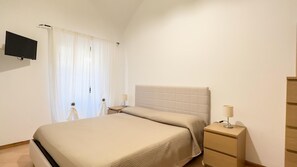 1 bedroom, travel cot - Tulipano           . (Meta)