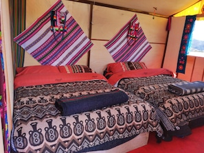 Bed sheets - Uros Quechua Lodge (Puno)