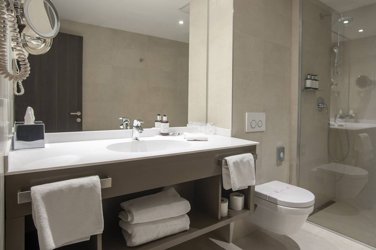 shower, rainfall showerhead, eco-friendly toiletries, hair dryer