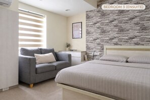 4 bedrooms, desk, iron/ironing board, travel crib - 4B4b Three Suites 1 Min to Blue Line MRT (Taipei)