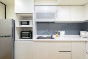 A compact kitchen with a refrigerator, microwave, toaster, sink, and a coffee maker. - 4B4b Three Suites 1 Min to Blue Line MRT (Taipei)