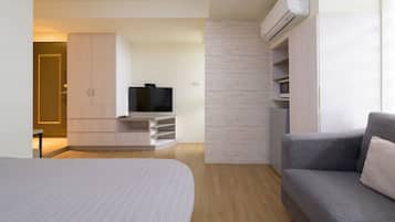 4 bedrooms, desk, iron/ironing board, free WiFi