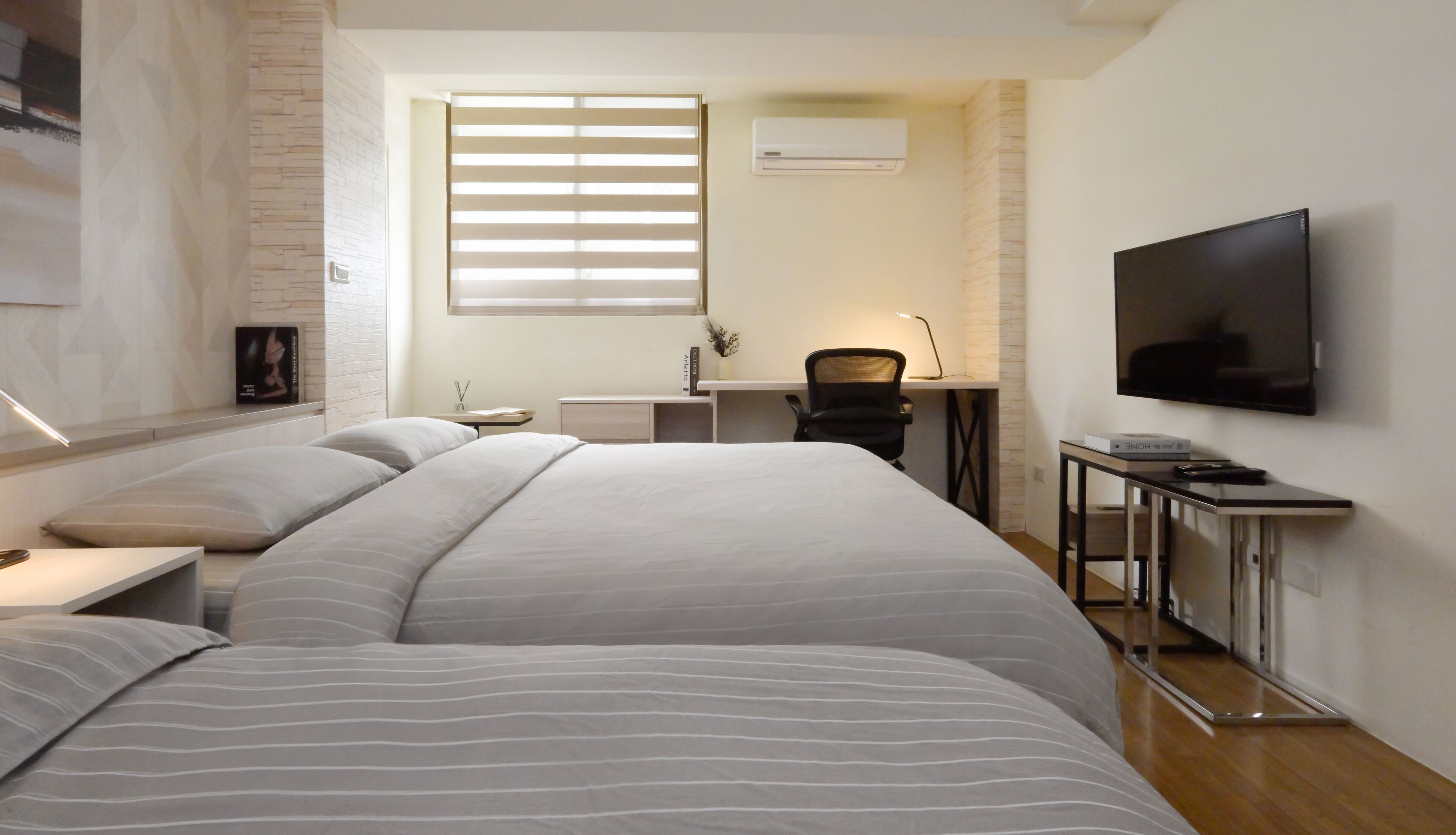 4 bedrooms, desk, iron/ironing board, free WiFi